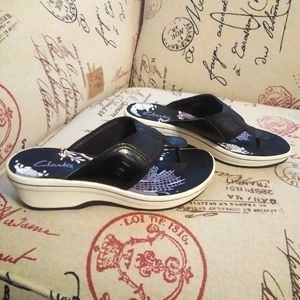 Like New Clarks Seabreeze Flip Flop Size 7